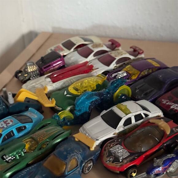 Lot of 19 Hot Wheels & Diecast Cars Toy Collectibles y2k & undated - Picture 6 of 11